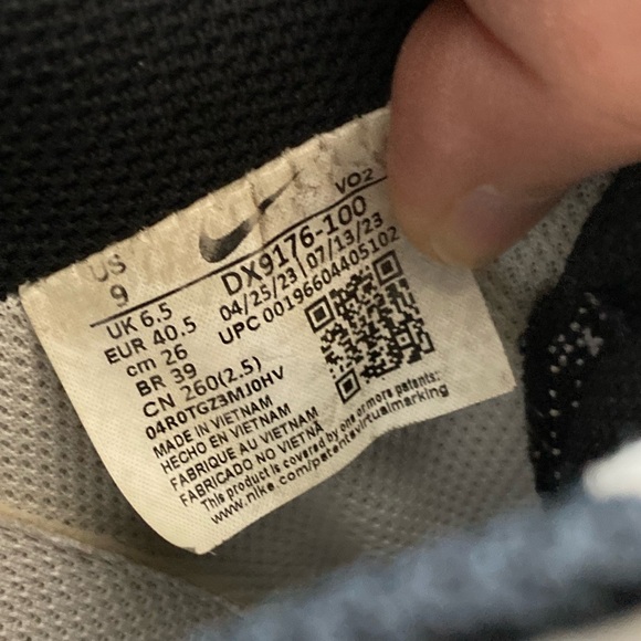 Nike Women’s Size 9 Gamma Force White and Black Sneakers - Picture 6 of 8